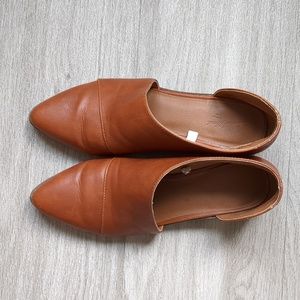 Universal Thread cut out pointed toe booties